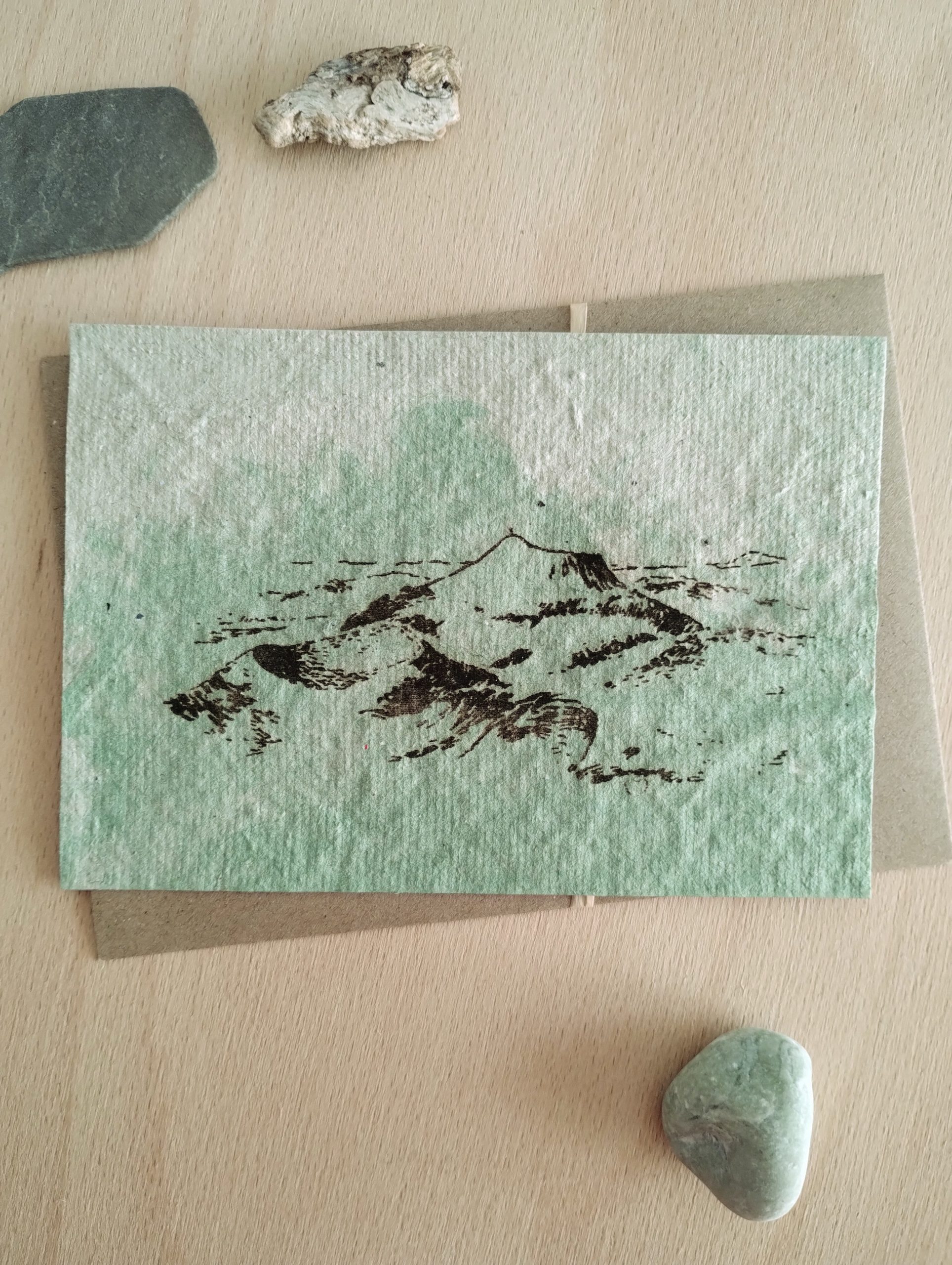carte avec un mélange de pâte à papier de deux verts différents.