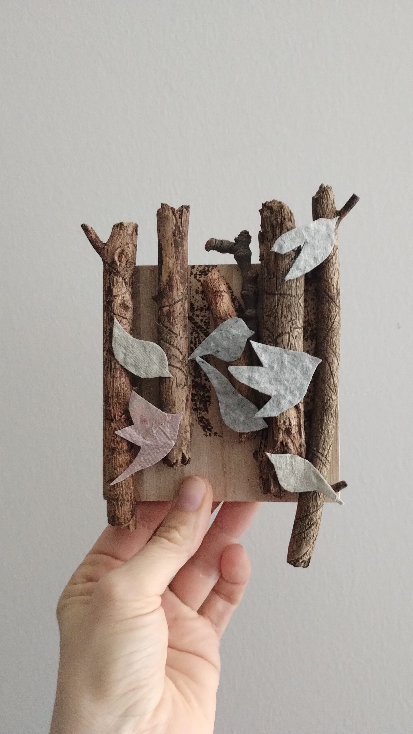 oiseau en vol, tableau en bois et papier recyclé