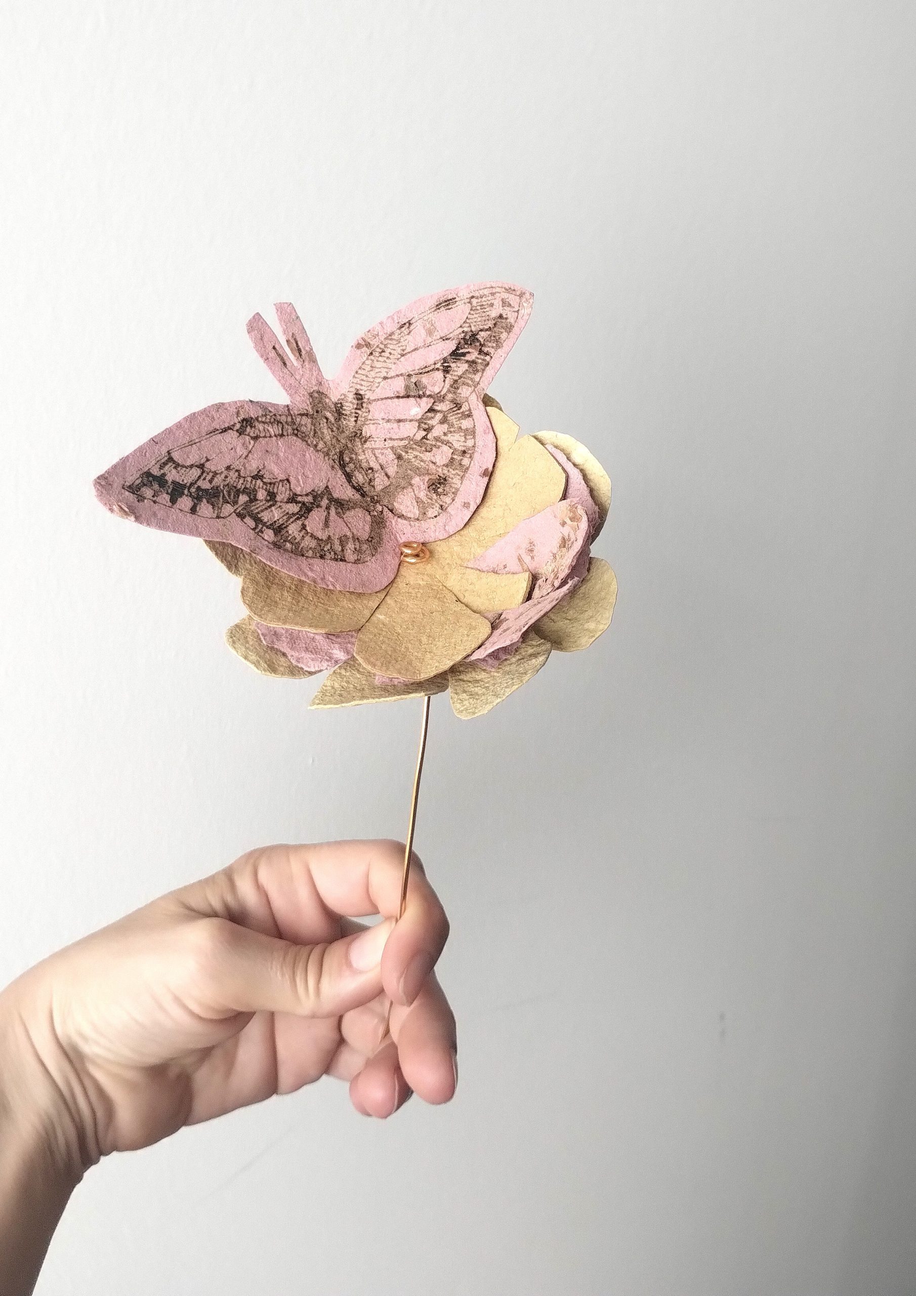 Fleur Papillon en papier recyclé.